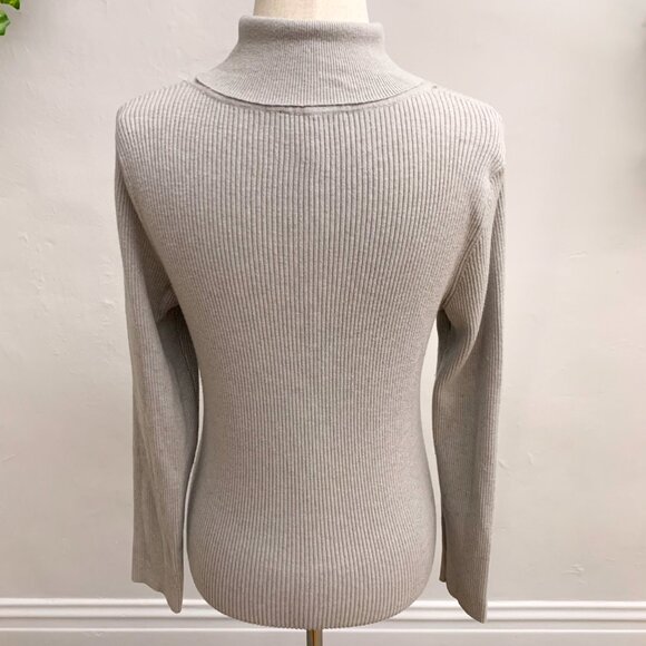 Express Ribbed Gray Turtleneck Size Large - Picture 5 of 8